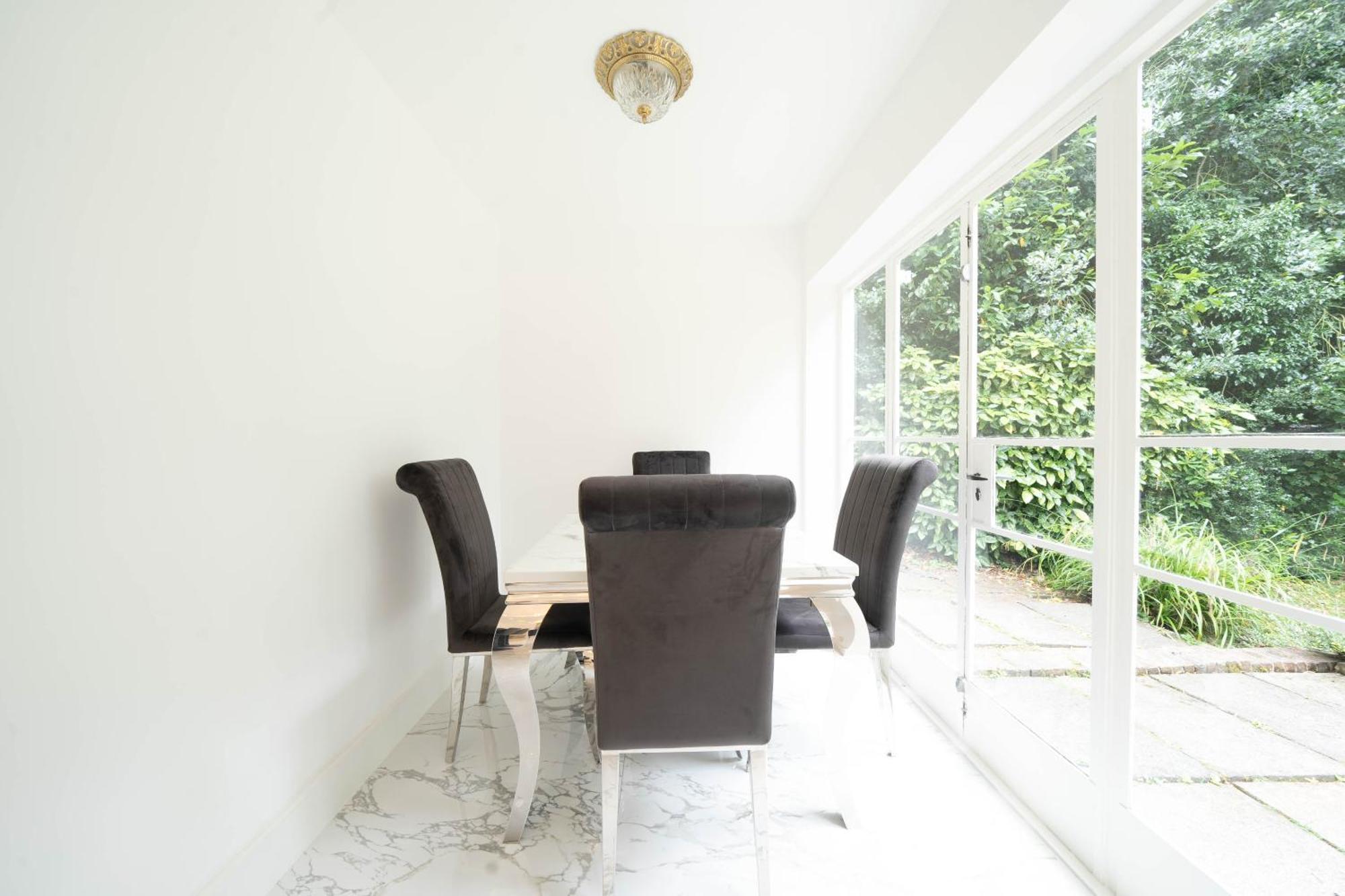 House On The Hill Villa Harrow on the Hill ภายนอก รูปภาพ
